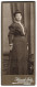 Fotografie Heinrich Fritz, Greiz, Portrait Junge Dame Im Modischen Kleid  - Personnes Anonymes