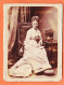 31188 / Photo 10,5x14cm ● Jeune Femme (1) Elegante Assise Longue Robe Mode 1890s ● Photographie XIXem - Persone Anonimi
