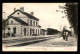 10 - CHAVANGES - LES QUAIS DE LA GARE DE CHEMIN DE FER - TRAIN - VOIR ETAT - Autres & Non Classés