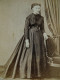 Photo Cdv A. Osbert, Paris - Jeune Femme En Pied, Robe à Crinoline, Second Empire Ca 1865 L444 - Old (before 1900)