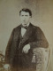 Photo Cdv Richou à Orléans - Jeune Homme Prenant La Pose, Second Empire Ca 1865-70 L442 - Alte (vor 1900)