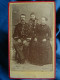 Photo Cdv Anonyme - Gendarme Avec Son épouse Et Sa Fille, Circa 1880 L440 - Antiche (ante 1900)