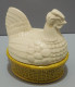 -JOLIE BOITE BONBONNIERE POULE CERAMIQUE BLANCHE Sur NID JAUNE COLLECTION   E - Altri & Non Classificati