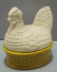 Delcampe - -JOLIE BOITE BONBONNIERE POULE CERAMIQUE BLANCHE Sur NID JAUNE COLLECTION   E - Other & Unclassified