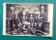 CARTE PHOTO Groupe Hommes Chapeaux Fleurs Costume Mode - Otros & Sin Clasificación