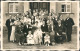 Ansichtskarte  Hochzeit - Gruppenfoto Vor Dem Standesamt 1930 - Huwelijken