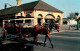 72705643 New_Orleans_Louisiana Pferdekutsche Cafe Du Monde  - Andere & Zonder Classificatie