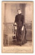 Fotografie H. Zeidler, Berlin-SW, Portrait Schwarz Gekleidete Dame Mit Gebetsbuch  - Anonieme Personen