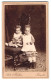 Fotografie Klotz & Bscher, Kempten, Am Platze Des Früheren Salzstadel, Portrait Kleines Mädchen Im Kleid Mit Kleinki  - Anonymous Persons