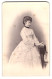 Fotografie Hanns Hanfstaengl, Dresden, Portrait Frl. Marianne Von Roebel Im Weissen Kleid Mit Verlobungsring, 1871  - Berühmtheiten