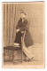Fotografie Wilhelm Severin, Düsseldorf, Herr Alexander Von Heister Im Anzug Mit Backenbart, Sommerhut Auf Dem Stuhl  - Berühmtheiten