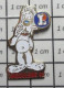 912c Pin's Pins / Beau Et Rare / BD BANDE DESSINEE / GAI-LURON ANGOULEME 92 MAGASIN LECLERC - Fumetti