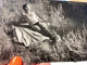 Photo Snapshot 1950  Le Puy-en-Velay Homme, Allongé Dans L’herbe Sur Une Couverture En Maillot De Bain, Slip, Culotte Pr - Anonieme Personen