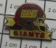 222 Pin's Pins / Beau Et Rare / SPORTS / CASQUE DE FOOTBALL AMERICAIN EQUIPE DES GIANTS - Fútbol