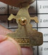 1818B Pin's Pins / Beau Et Rare / ASSOCIATIONS / AMICALE DSB DON DU SANG CLOUANGE VITRY SUR ORNE MOSELLE - Asociaciones