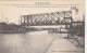 80. ABBEVILLE. CPA. GUERRE 1914- 18. LE PONT DE BETHUNE RETABLIT PAR LE GENIE FRANCAIS. ANNEE 1915 + TEXTE F.M - Abbeville