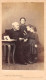 GAND - Photo CDV Prélat Assis Offrant Des Images Pieuses à De Petites Filles Photographe Cst. WANTE & AVANDENABELE, Gand - Anciennes (Av. 1900)
