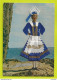 Carte Brodée Bretagne Folklore Costumes Bretons Carte Poupée Coiffe Tablier Robe Tissus Folkore VOIR DOS - Bestickt