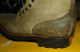 Delcampe - RANGERS CROUTE DE CUIR PERIODE ANNEE 1960 , BOTTES DE MARCHE DE L'ARMEE FRANCAISE, POINTURE 41  ,  NEUF PERIODE DE LA G - Equipment