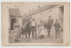 CARTE PHOTO - PAYSANS DANS UNE COUR DE FERME - ETABLE ET ECURIE - ELEVEUR - AGRICULTEUR ET SON CHEVAL - VACHE - - Viehzucht