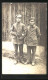 Foto-AK Zwei Kriegsgefangene Vor Holzwand  - Weltkrieg 1914-18