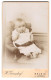 Fotografie H. Zernsdorf, Belzig, Sandbergerstr. 23, Staunendes Baby Im Sessel Sitzend  - Personnes Anonymes