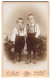 Fotografie P. Both, Arnstadt, Zwei Niedliche Knaben Hermann Und Otto Brodmärkel Aus Salzburg, 1900  - Anonieme Personen