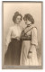 Fotografie E. Stille, Lüdenscheid, Jung Frau Suse König Mit Ihrer Schwester, 1902  - Personnes Anonymes