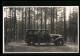 Foto-AK Auto Auf Einer Wiese Im Wald, Daneben Der Besitzer  - Passenger Cars