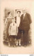 CARTE PHOTO NON IDENTIFIEE REPRESENTANT UN HOMME UNE FEMME UNE JEUNE FILLE ET UN GARCON - To Identify