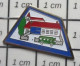 1818B Pin's Pins / Rare Et De Belle Qualité / ADMINISTRATIONS / ECOLE ET BUS SCOLAIRE - Administrations