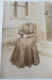 PHOTO VIEILLE DAME SUR CARTE POSTALE ANGLAISE - Photographie