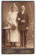 Fotografie Nilson, Sölvesborg, Schwedisches Brautpaar Im Hochzeitskleid Und Im Anzug Mit Brautstrauss  - Anonyme Personen