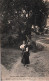 La Vie Aux Champs  Par Un Chemin De Traverse (1907  Râteau, Cruche )  Hélio Dugas Et Cie Nantes ( 21630 ) - Women