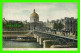 PARIS (75) - PONT DES ARTS ET L'INSTITUT - ANIMÉE DE BATEAU ET PERSONNAGES - - Ponts