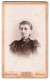 Fotografie Gustav Schröder, Mittweida, Rochlitzer-Strasse 234, Portrait Junge Dame Im Kleid Mit Halskette  - Anonymous Persons