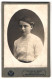 Fotografie Atelier Klinger, Braunau /Inn, Ringstrasse 23, Portrait Hübsche Junge Dame In Weiss  - Anonymous Persons