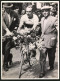 Fotografie Max Schirner, Berlin, Ansicht Brüssel, Fahrrad-Strassenrennen, Weltmeister Mancini Bei Seiner Ehrenrunde  - Places