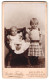 Fotografie Gustav Fischer, Dresden-N., Königsbrückerstr. 103, Portrait Niedliche Kinder In Hübschen Kleidchen  - Personnes Anonymes