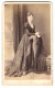 Photo A. Wilcox, Bristol, 50 Park St., Portrait Dame Im Biedermeierkleid Mit Haarnetz Stehend Am Stuhl  - Personnes Anonymes