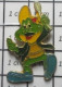 912B Pin's Pins / Beau Et Rare / ALIMENTATION / CEREALES KELLOGG'S GRENOUILLE VERTE SMACKS - Markennamen