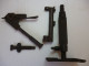 LOT PIECES MILITARIA A IDENTIFIER - ET PIED ARRIERE DU FM 24/29 - Armes Neutralisées