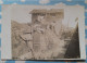 CARTE PHOTO 80 HAMEL SOMME LA MAISON DU GARDE BARRIERE AVEC COMMENTAIRES AUX DOS ( Talus Avec Porte De Placard 1915 ) - Photographie