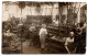 Intérieur D'une Fabrique De Chaussures. Carte Photo Animée Non Située. Photo De Soldat Au Verso - Industrie