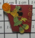 912B Pin's Pins / Beau Et Rare / DISNEY / PHILDAR  MINNIE JOUANT AU BASKET - Disney