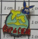 912c Pin's Pins / Beau Et Rare / THEME : MARQUES / COUP DE COEUR LAPIN GLOBE TERRESTRE - Markennamen