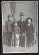 JAPON Photo Ancienne Originale D'un Père Et Sa Fille Avec Ses Deux Garçons En Habit Militaire Format 10,8x15,2cm - Asie