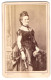 Fotografie Gevay B. Pest, Portrait Frau Madeleine Im Tüllkleid Mit Fächer Und Hochsteckfrisur, 1872  - Anonymous Persons