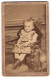 Fotografie Richard Müller, Dresden, Marien-Str. 26, Niedliches Kleines Mädchen Im Kleidchen Mit Spielzeug Pferd  - Anonieme Personen