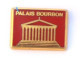 Petit Pin's PALAIS BOURBON Sur Fond Bordeaux - Assemblée Nationale - Zamac - Arthus Bertrand - M418 - Arthus Bertrand